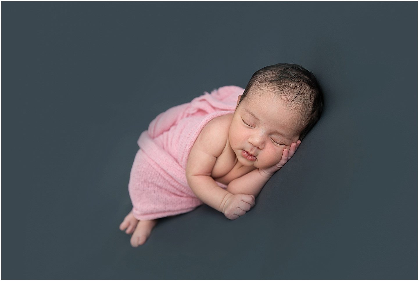 Séance studio nouveau-né Enghien les bains