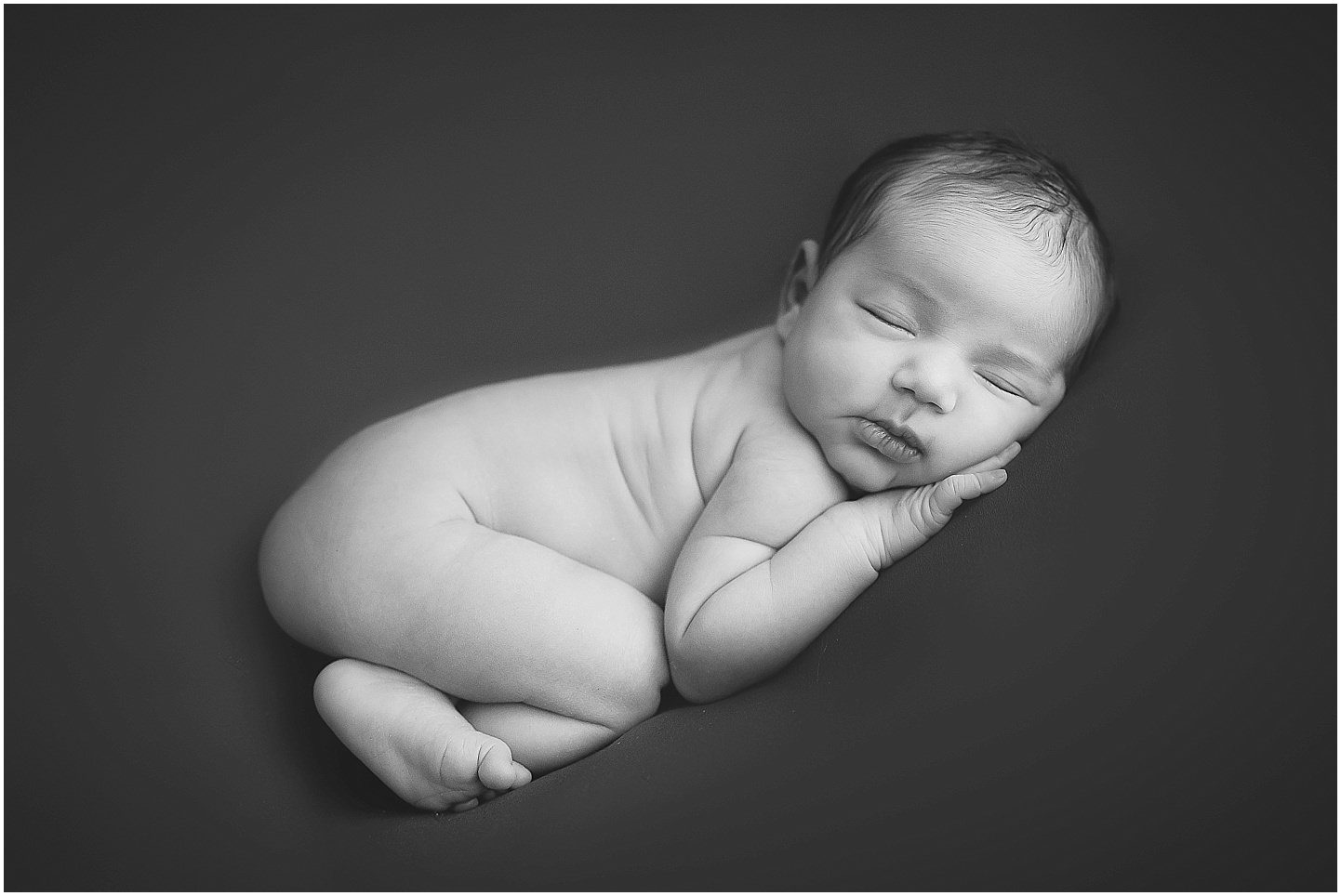 Séance studio nouveau-né Enghien les bains